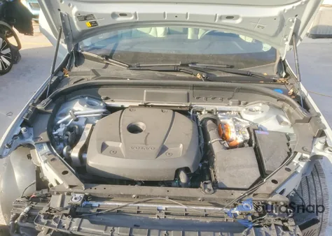 2025 Volvo Xc60 Core z USA, uszkodzony, nr VIN YV4H60RJ8S1067646